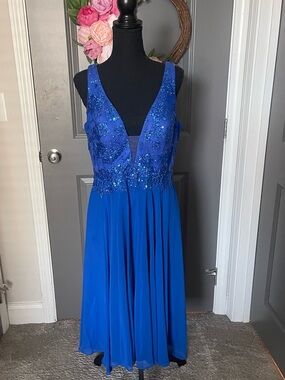 Elegant and Flowy Beaded Blue V-Neck Ladies Dress Size 12